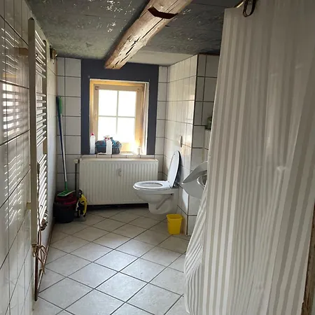 Schlafen Auf Dem Pferdehof Einfach Gehalten Mit Kuehlschrank Farm stay